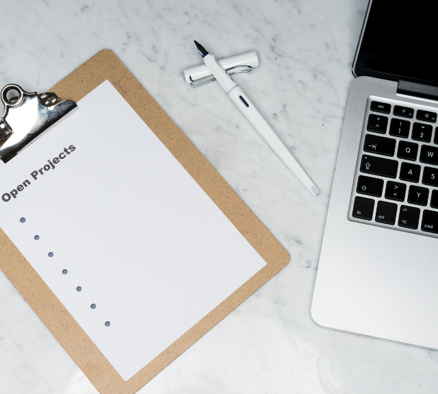 Gestion de projet liste stylo ordinateur